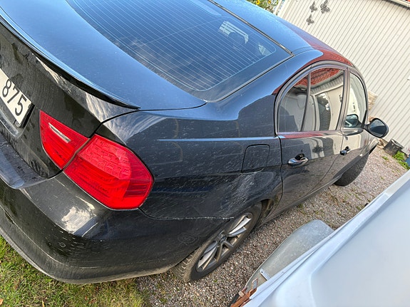 BMW 318d 3 of 4