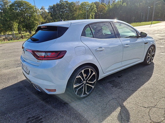 Renault Megane IV 16 of 18