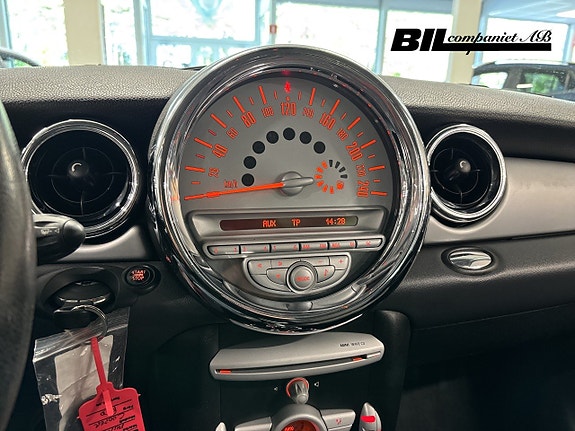 MINI Cooper 11 of 14