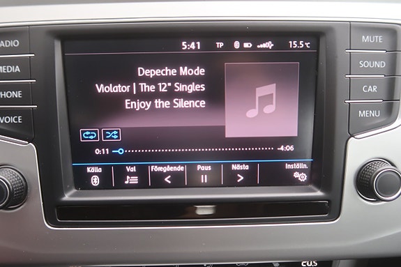 Volkswagen Passat 19 of 27