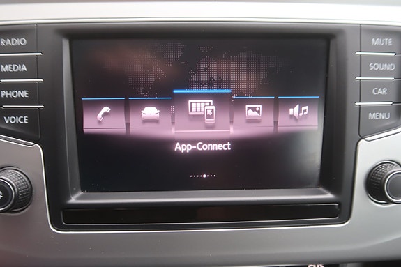Volkswagen Passat 16 of 27