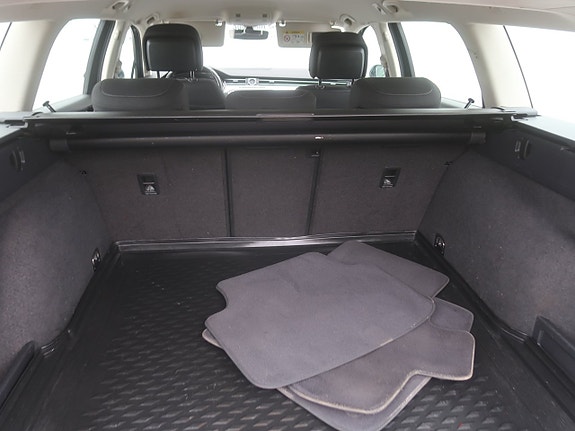 Volkswagen Passat 23 of 27