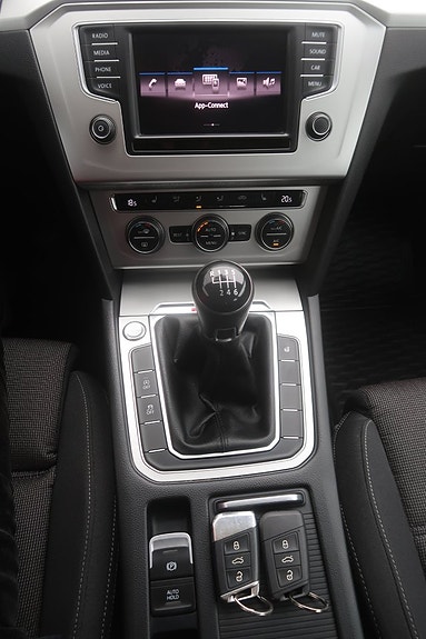 Volkswagen Passat 15 of 27