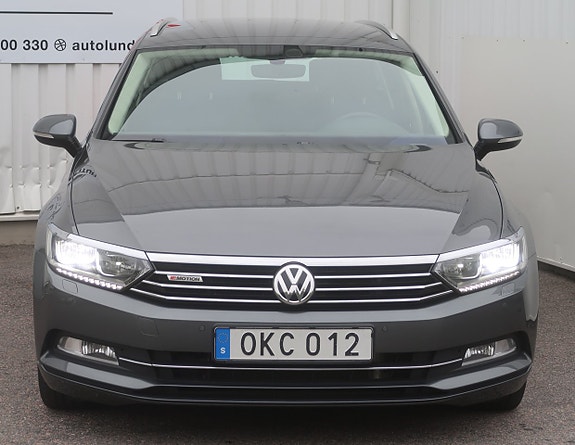 Volkswagen Passat 2 of 27