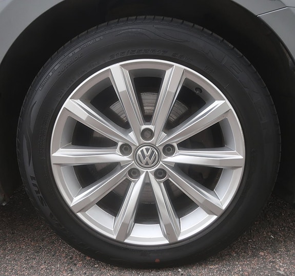 Volkswagen Passat 24 of 27