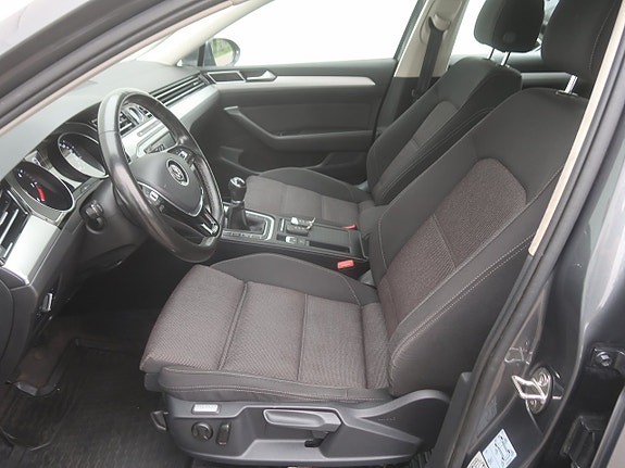 Volkswagen Passat 11 of 27