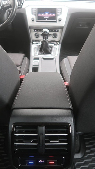 Volkswagen Passat 9 of 27