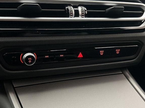 BMW 330e 23 of 30
