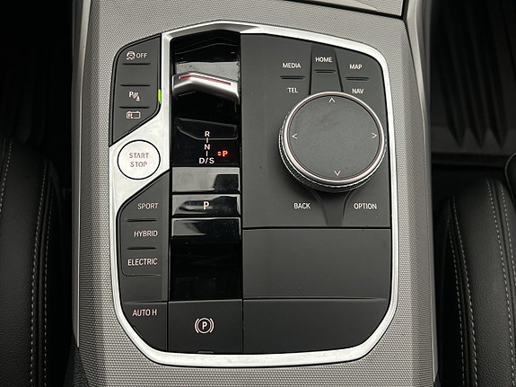 BMW 330e 25 of 30