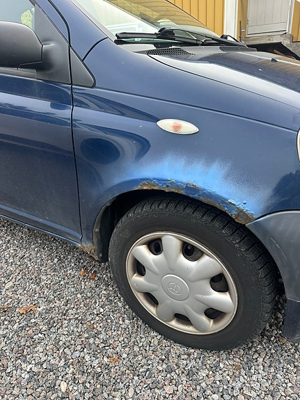 Toyota Yaris 9 of 9