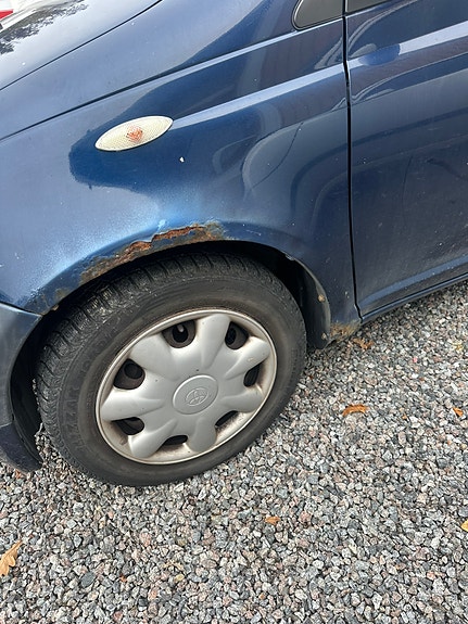 Toyota Yaris 8 of 9