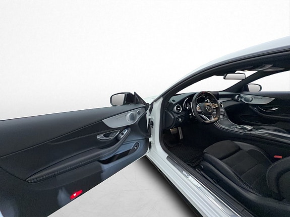 Mercedes-Benz C300 10 of 30