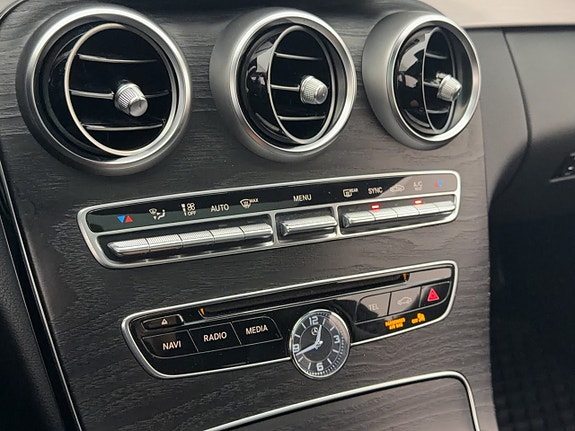 Mercedes-Benz C300 26 of 30