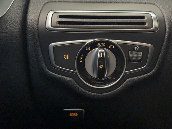 Mercedes-Benz C300 28 of 30