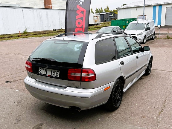 Volvo V40 3 of 7