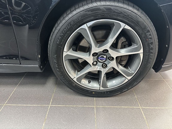 Volvo V40 Cross Country 12 of 14