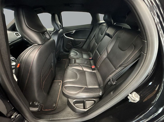 Volvo V40 Cross Country 8 of 14