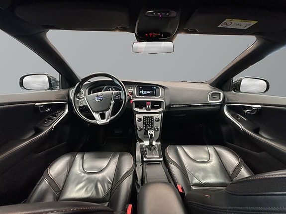 Volvo V40 Cross Country 9 of 14