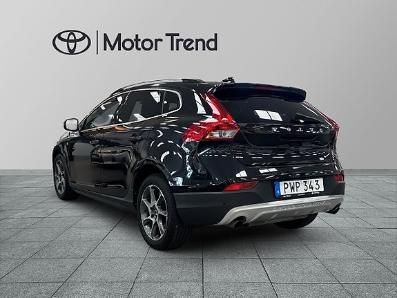 Volvo V40 Cross Country 2 of 14