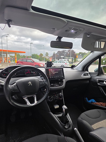 Peugeot 208 6 of 12