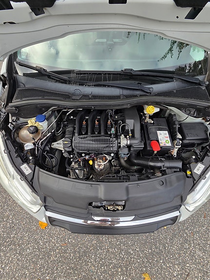 Peugeot 208 9 of 12