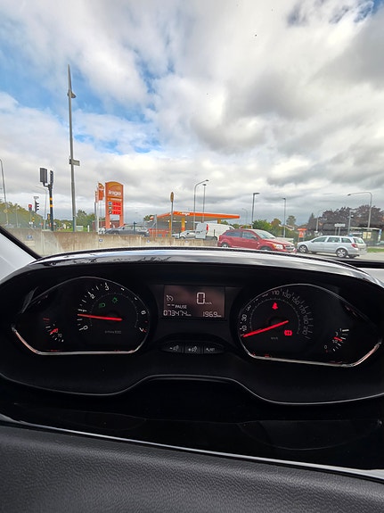Peugeot 208 11 of 12