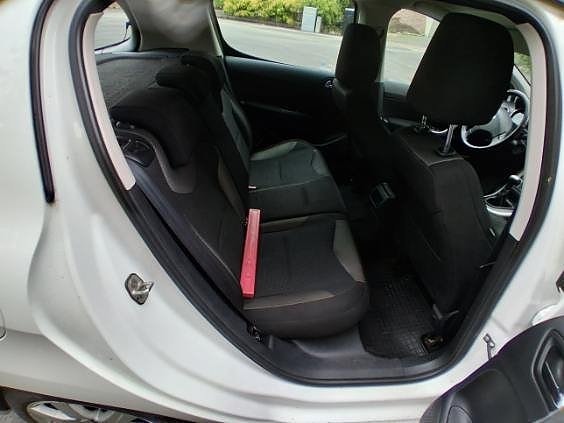 Peugeot 308 7 of 8