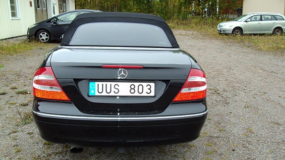 Mercedes-Benz CLK200 4 of 10
