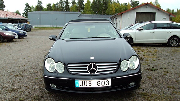 Mercedes-Benz CLK200 3 of 10