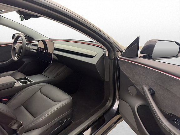 Tesla Model 3 16 of 30