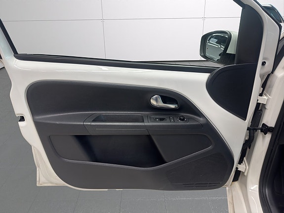 Volkswagen UP! 17 of 23