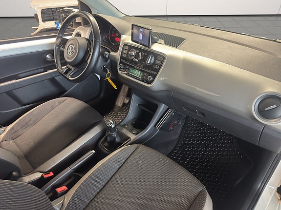Volkswagen UP! 11 of 23
