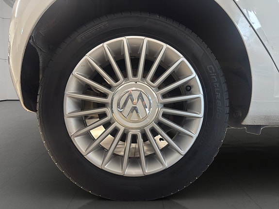 Volkswagen UP! 8 of 23