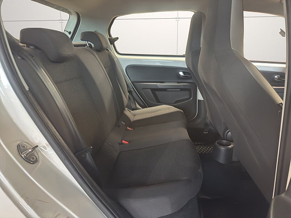 Volkswagen UP! 14 of 23