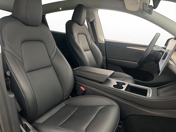 Tesla Model Y 29 of 30