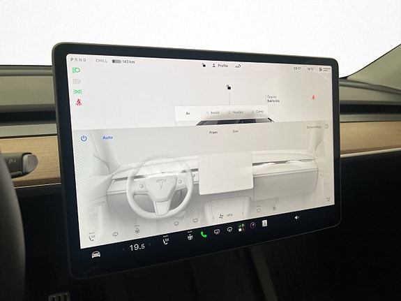 Tesla Model Y 24 of 30