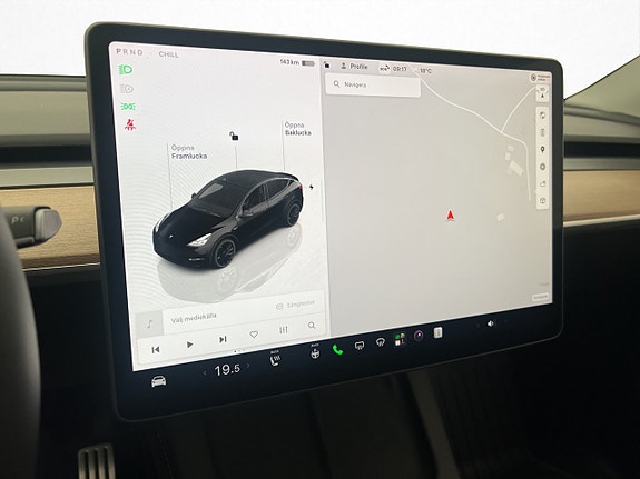 Tesla Model Y 27 of 30