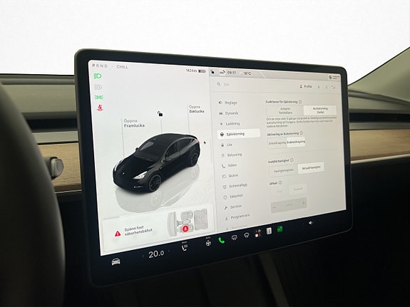 Tesla Model Y 22 of 30
