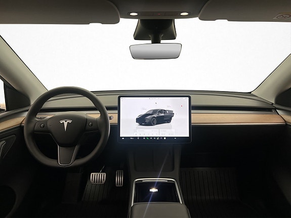 Tesla Model Y 15 of 30