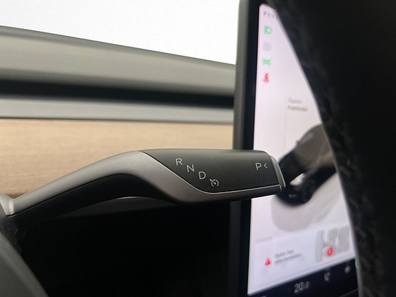 Tesla Model Y 19 of 30