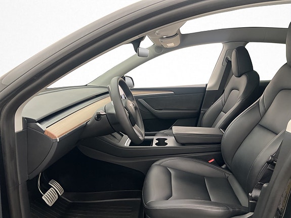 Tesla Model Y 13 of 30