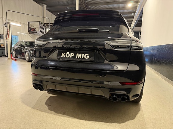 Porsche Cayenne Turbo S 5 of 19