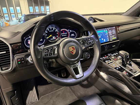 Porsche Cayenne Turbo S 16 of 19