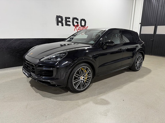 Porsche Cayenne Turbo S 2 of 19