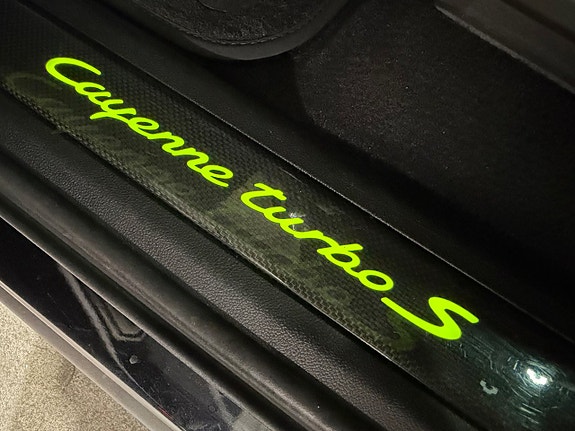 Porsche Cayenne Turbo S 11 of 19