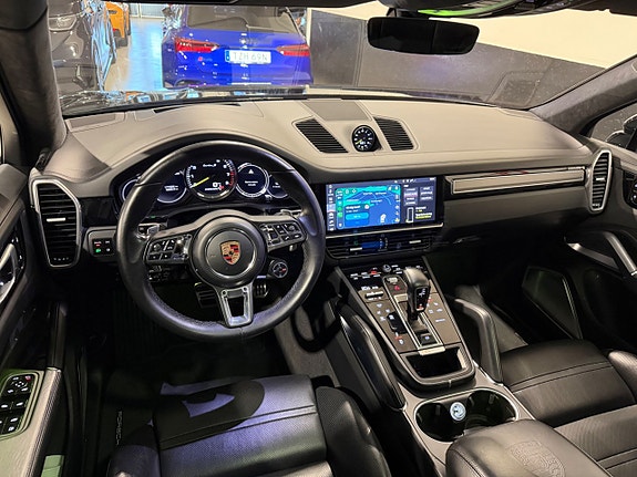 Porsche Cayenne Turbo S 9 of 19