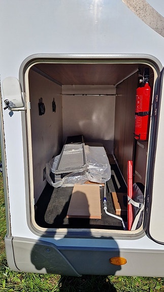 Bürstner T 570 Travelvan Garage 7 of 30