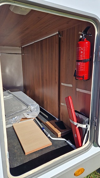 Bürstner T 570 Travelvan Garage 8 of 30
