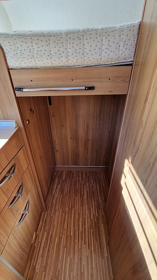 Bürstner T 570 Travelvan Garage 19 of 30