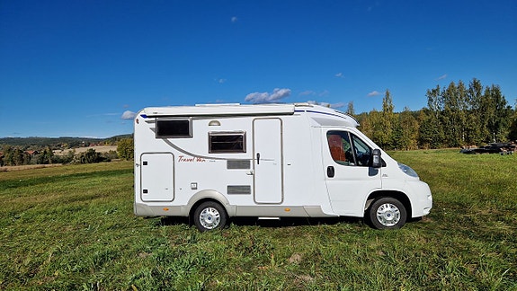 Bürstner T 570 Travelvan Garage 2 of 30